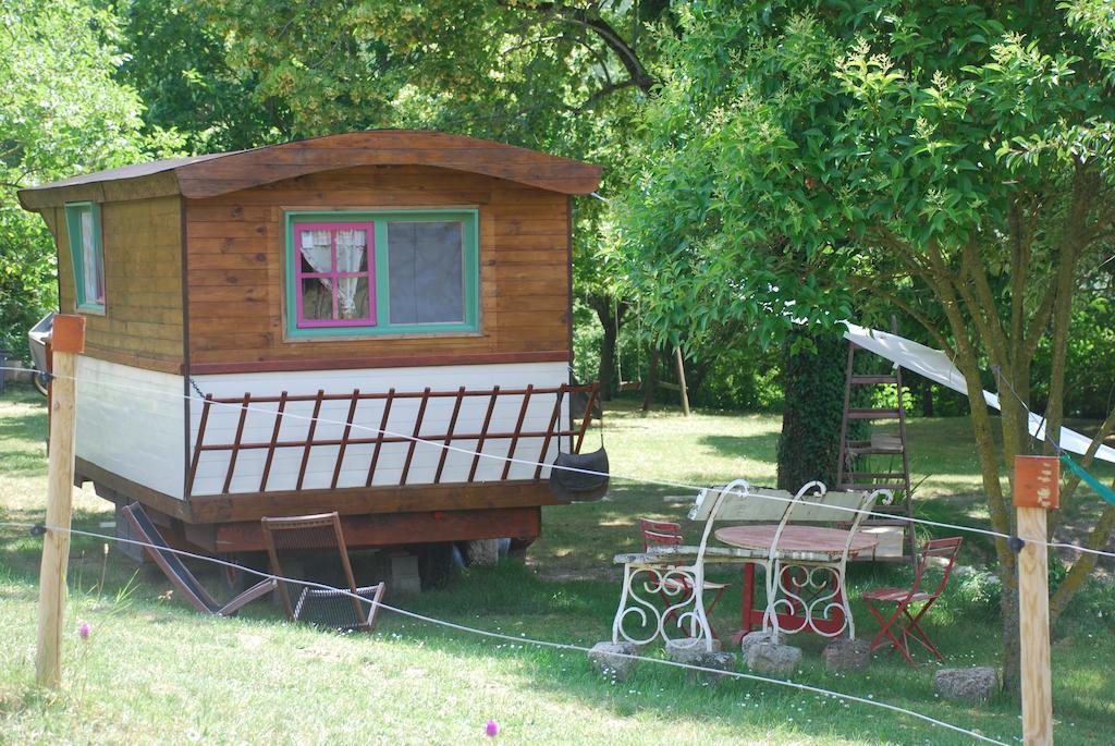 Maison D'Hotes Ainsi Soie T-Il Combovin Стая снимка