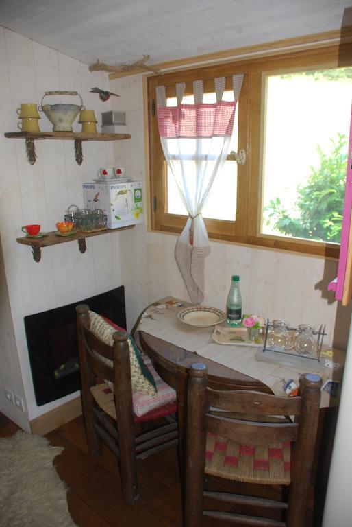 Maison D'Hotes Ainsi Soie T-Il Combovin Стая снимка