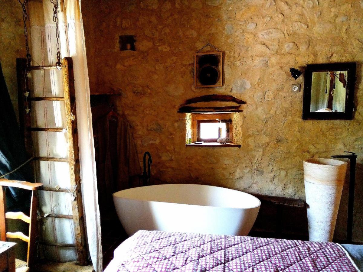 Maison D'Hotes Ainsi Soie T-Il Combovin Екстериор снимка