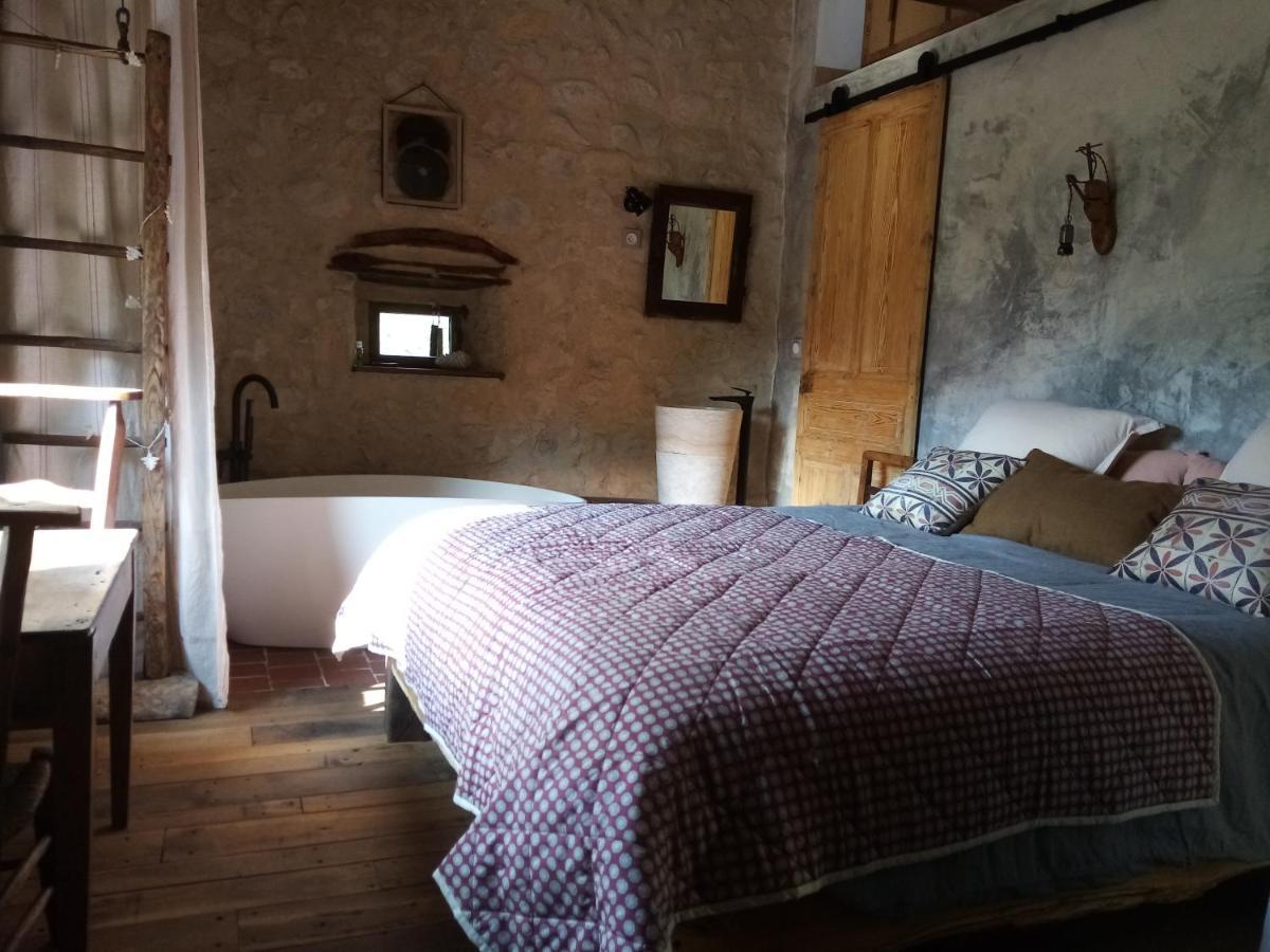Maison D'Hotes Ainsi Soie T-Il Combovin Екстериор снимка
